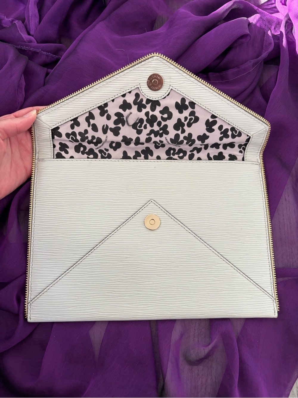 Rebecca Minkoff Leo envelope clutch with zipper detail. GUC. - Picture 4 of 13